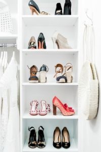 organize wardrobe